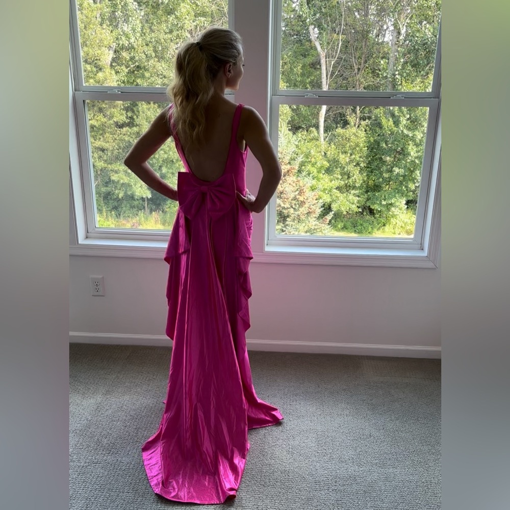 Stunning Pink Bow Gown 🎀